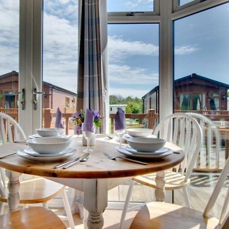 Felton  Stunning 3-Bed Hot Tub Lodge Northumberland מראה חיצוני תמונה