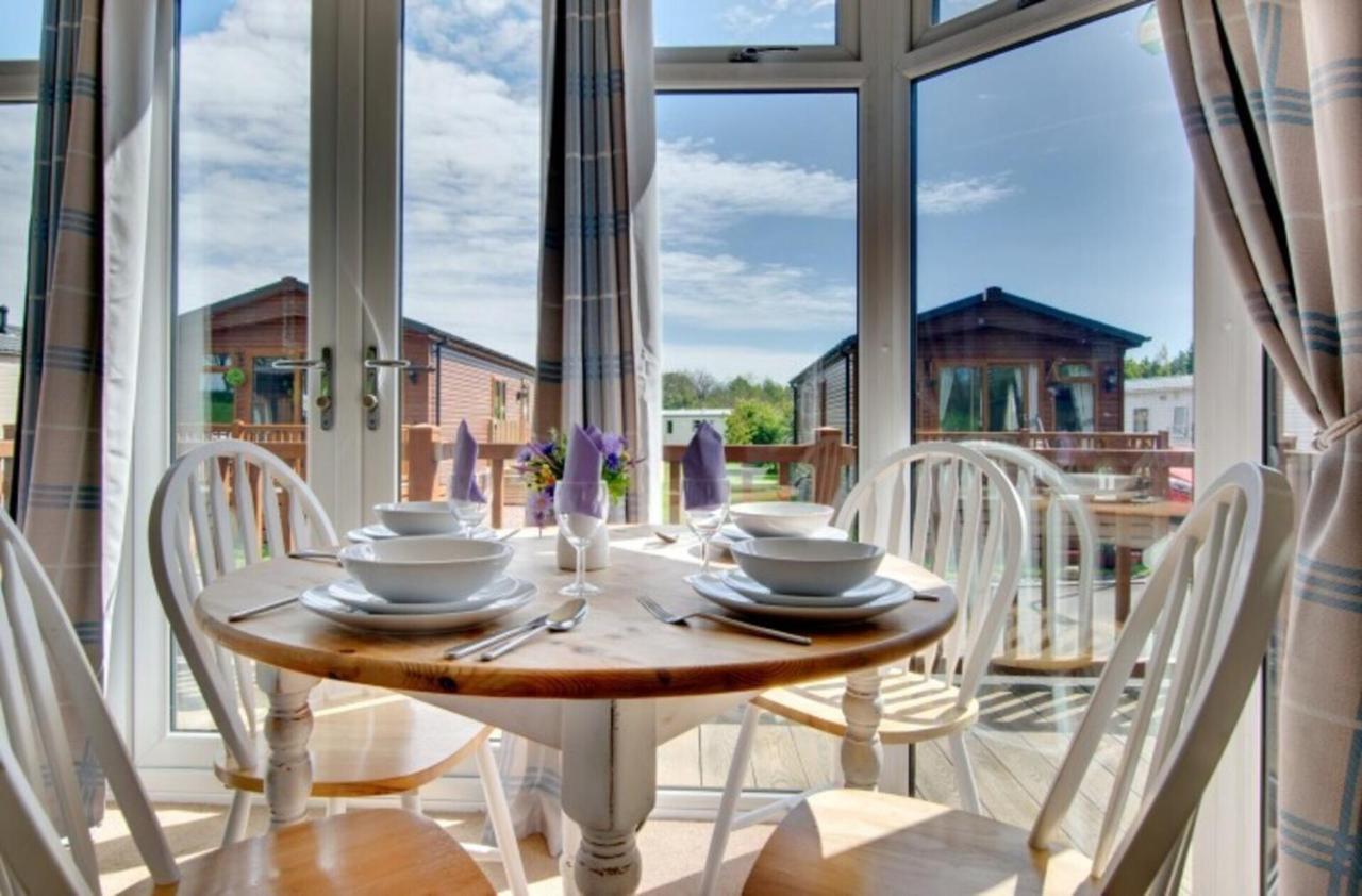 Felton  Stunning 3-Bed Hot Tub Lodge Northumberland מראה חיצוני תמונה
